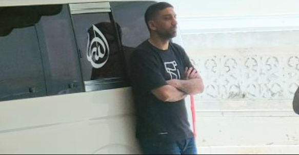 اسلام الشاطر يستقبل العزاء بوفاة والده في مسجد المواساة بالاسكندرية